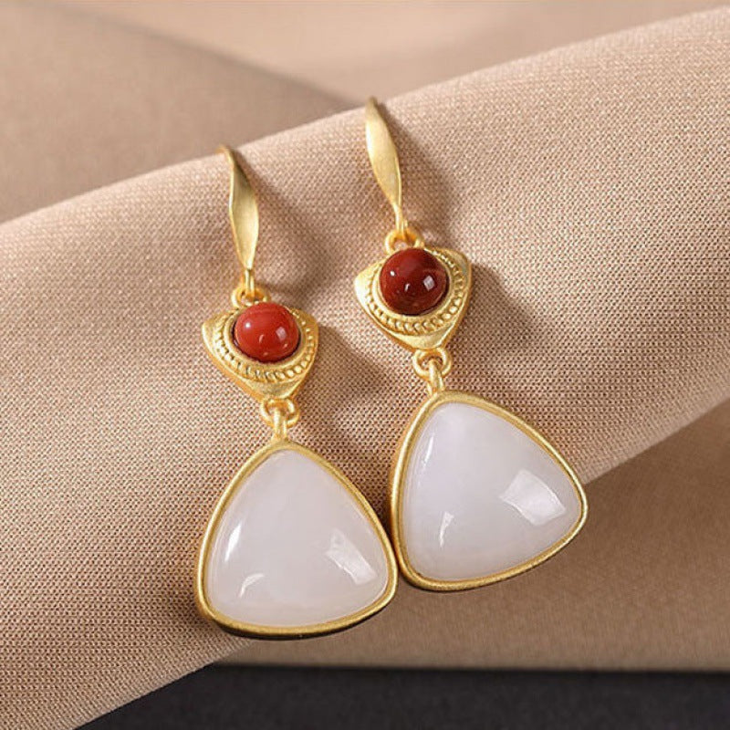 Klassinen Hopea Korvarengas ajattomalla viehätyksellä