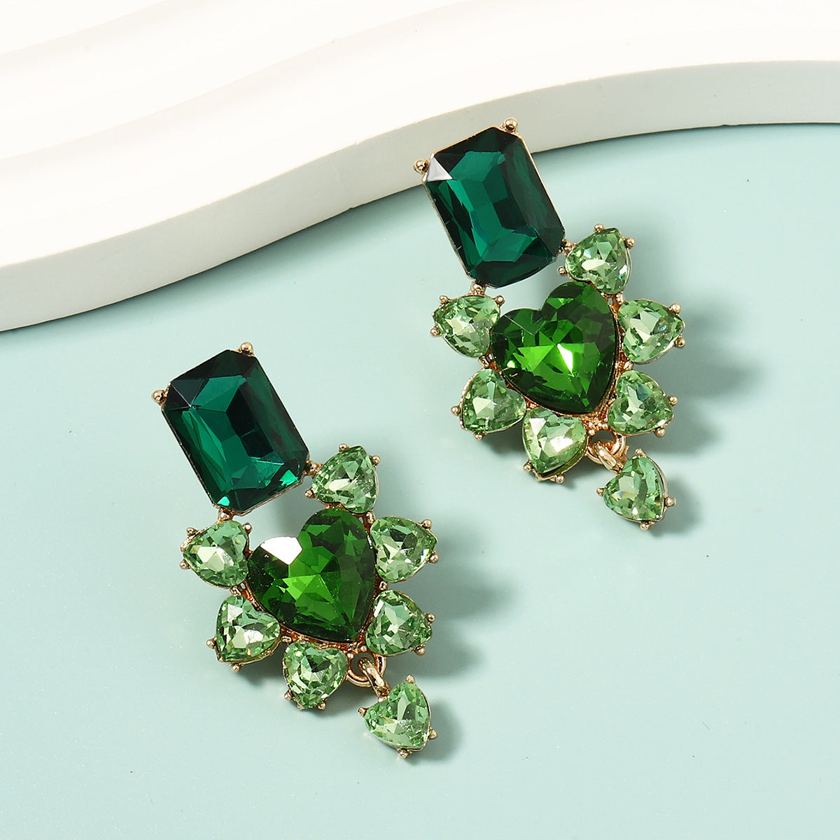 Hurmaava Korvarengas jokaiseen tilaisuuteen