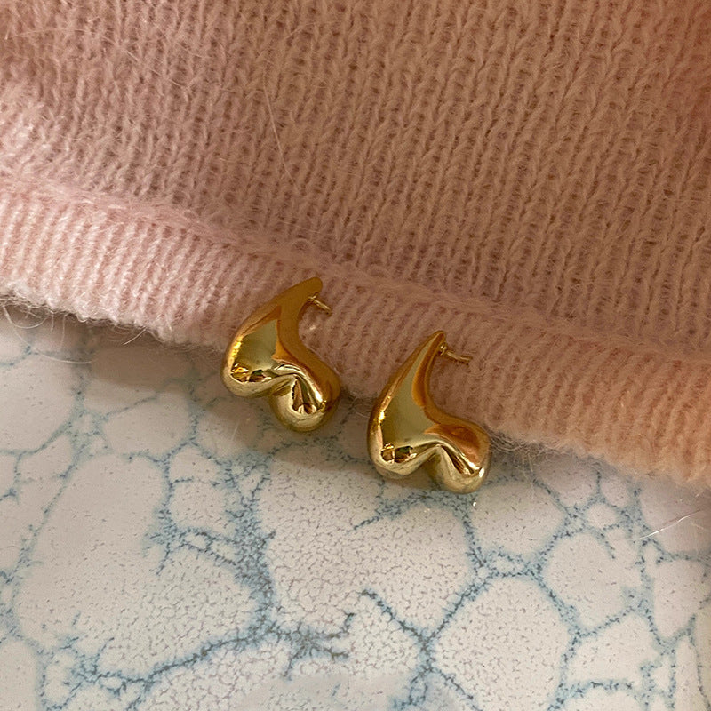 Kaunis Korvarengas ainutlaatuisella tyylillä