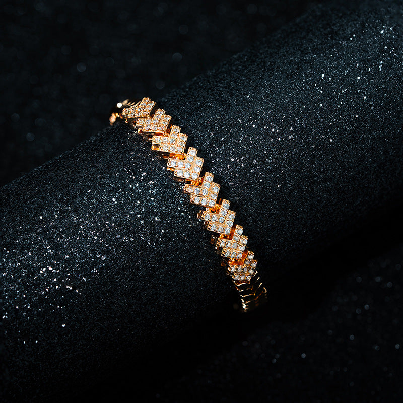 Kaunis Rannekoru ainutlaatuisella tyylillä