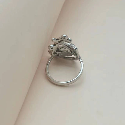 Klassinen Sormus ajattomalla viehätyksellä