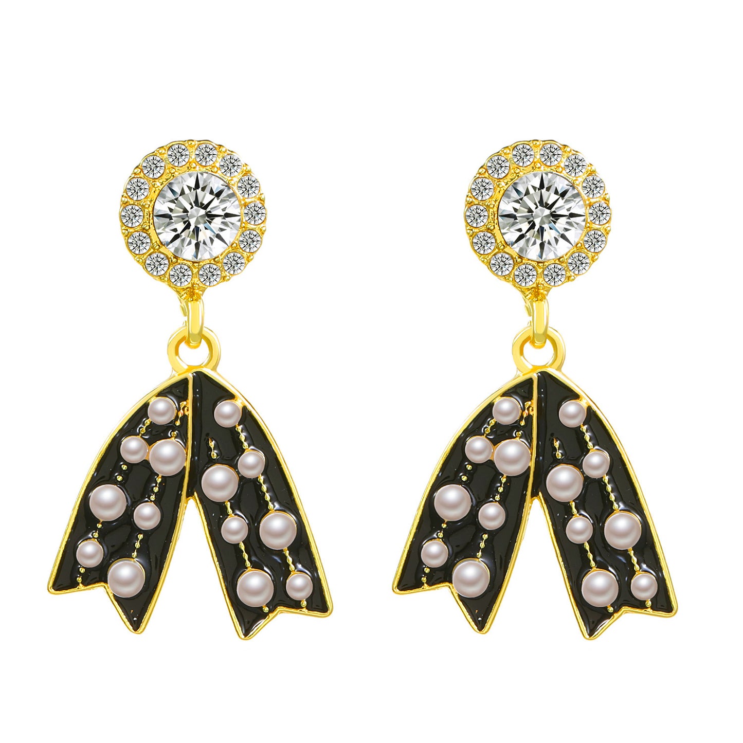 Klassinen Helmi Korvarengas ajattomalla viehätyksellä