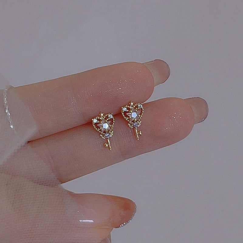 Kaunis Korvarengas ainutlaatuisella tyylillä