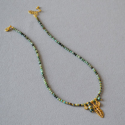 Klassinen Kaulakoru ajattomalla viehätyksellä