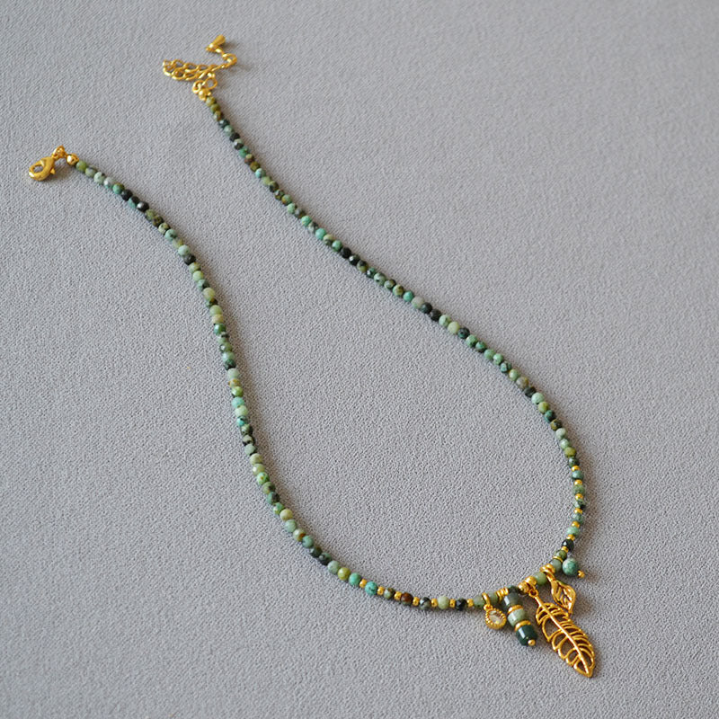 Klassinen Kaulakoru ajattomalla viehätyksellä