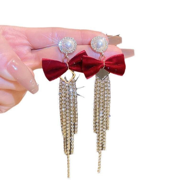 Klassinen Helmi Korvarengas ajattomalla viehätyksellä