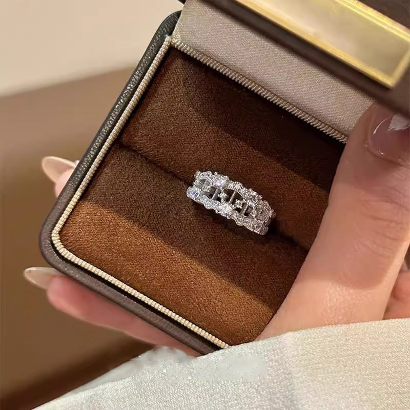 Kaunis Sormus ainutlaatuisella tyylillä