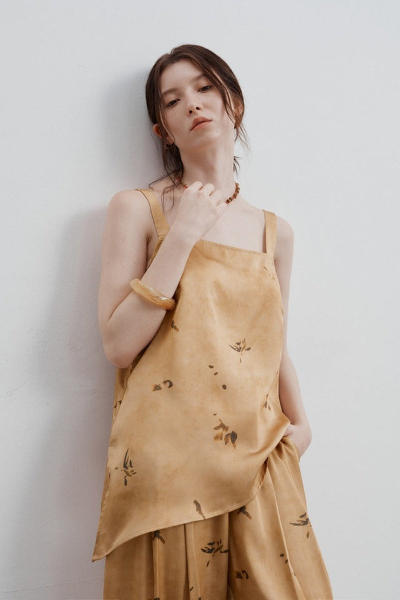 Beautifully Finished Top in a Timeless Design