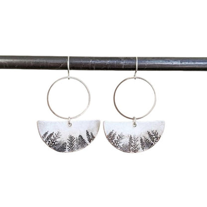 Kaunis Korvarengas ainutlaatuisella tyylillä