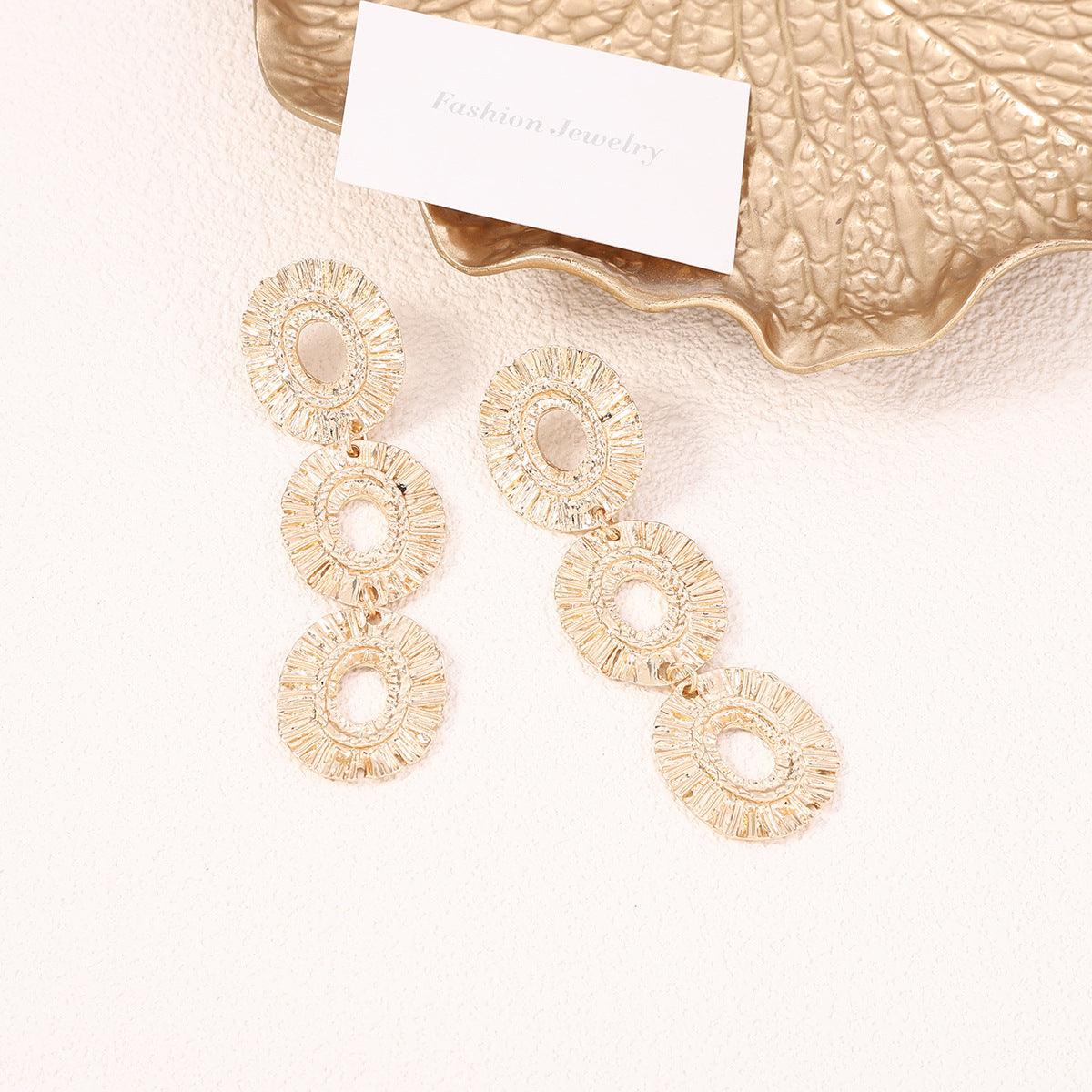 Klassinen Korvarengas ajattomalla viehätyksellä