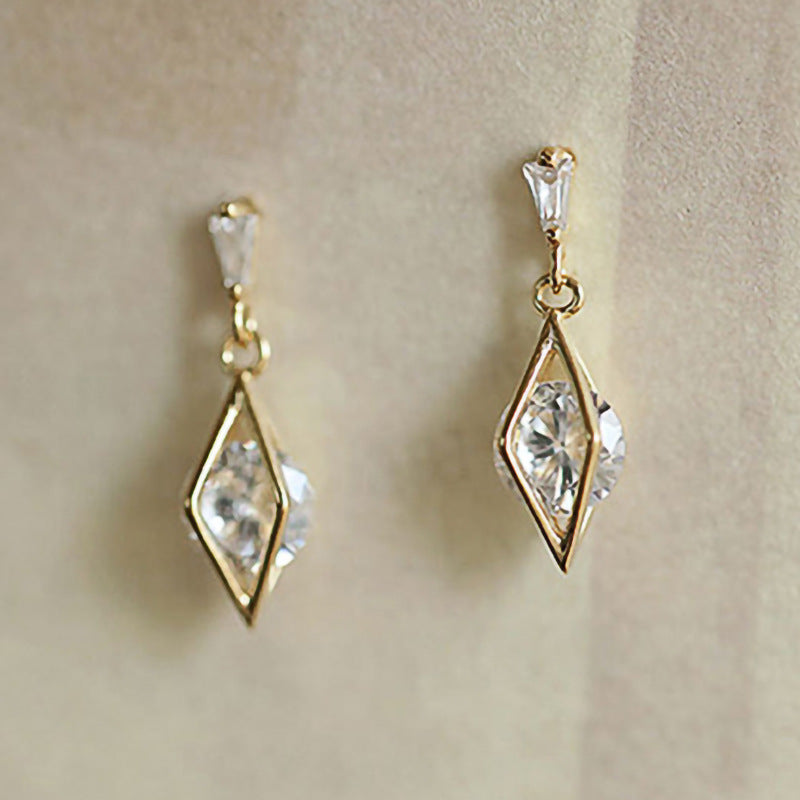 Kaunis Korvarengas ainutlaatuisella tyylillä