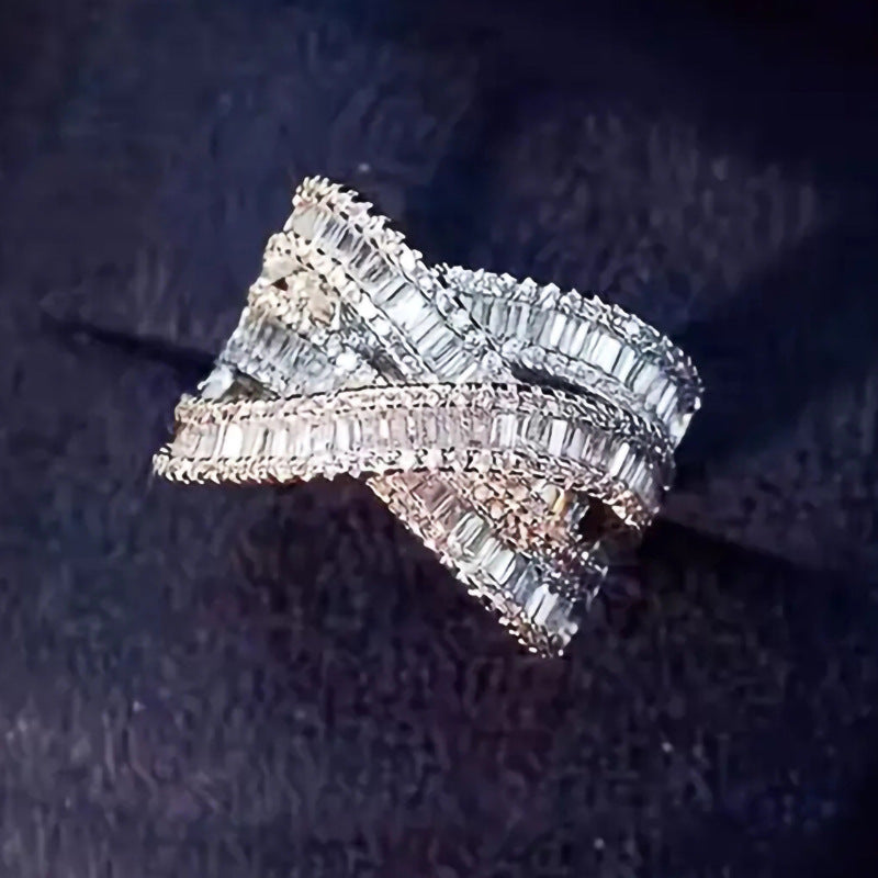 Kaunis Sormus ainutlaatuisella tyylillä