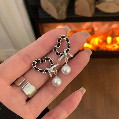 Kaunis Helmi Korvarengas ainutlaatuisella tyylillä