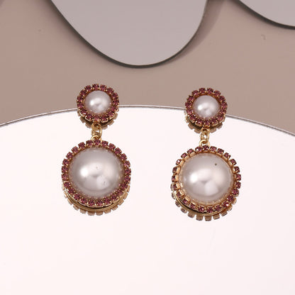 Klassinen Helmi Korvarengas ajattomalla viehätyksellä