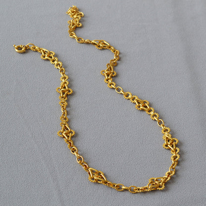 Kaunis Kulta Kaulakoru ainutlaatuisella tyylillä