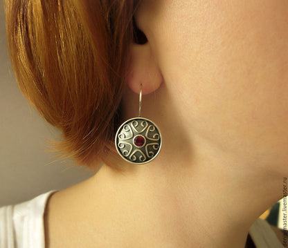 Hurmaava Hopea Korvarengas jokaiseen tilaisuuteen