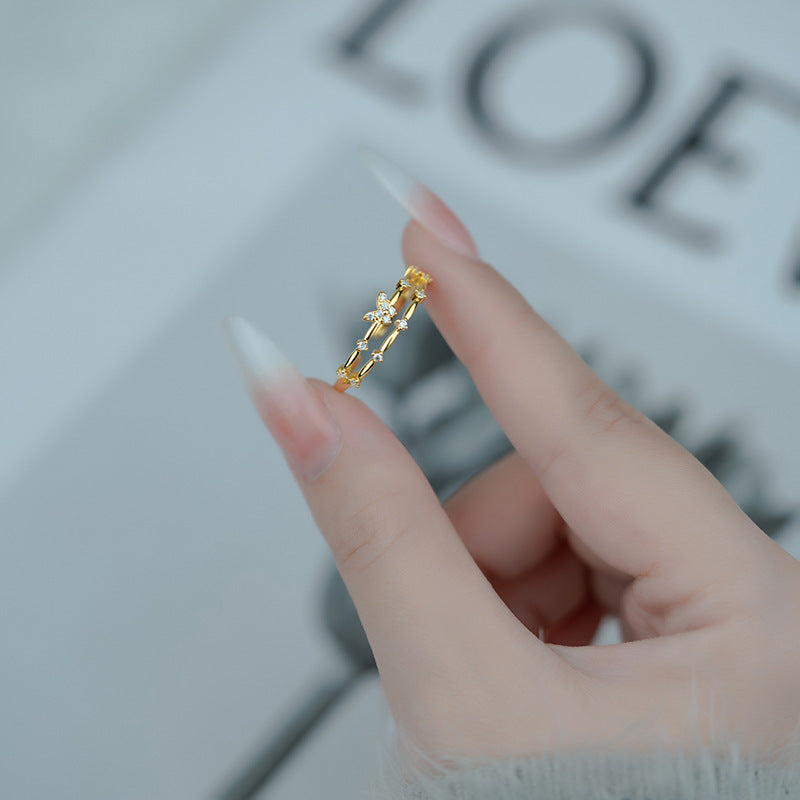 Klassinen Sormus ajattomalla viehätyksellä