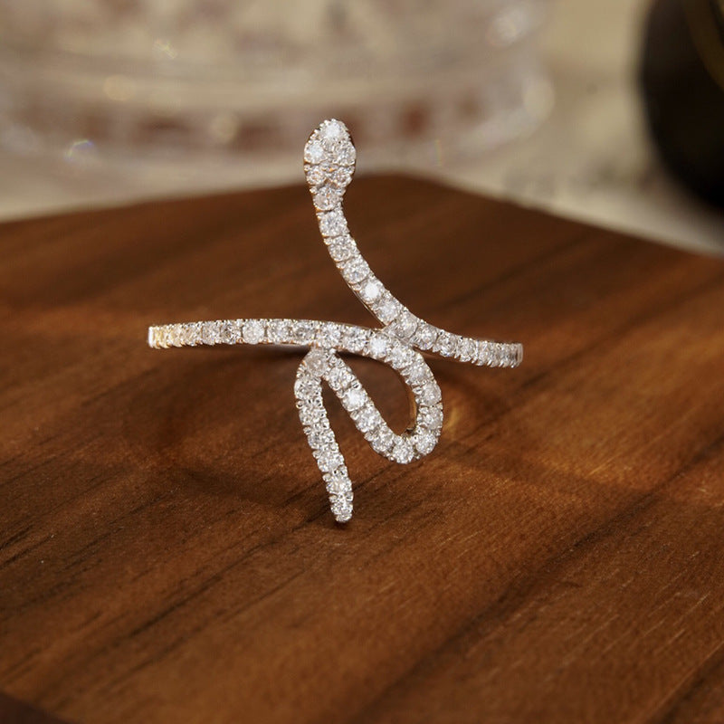 Hurmaava Sormus jokaiseen tilaisuuteen