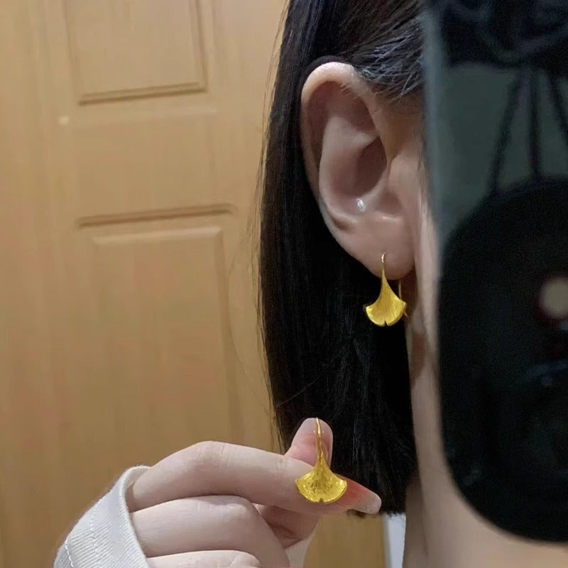 Klassinen Kulta Korvarengas ajattomalla viehätyksellä