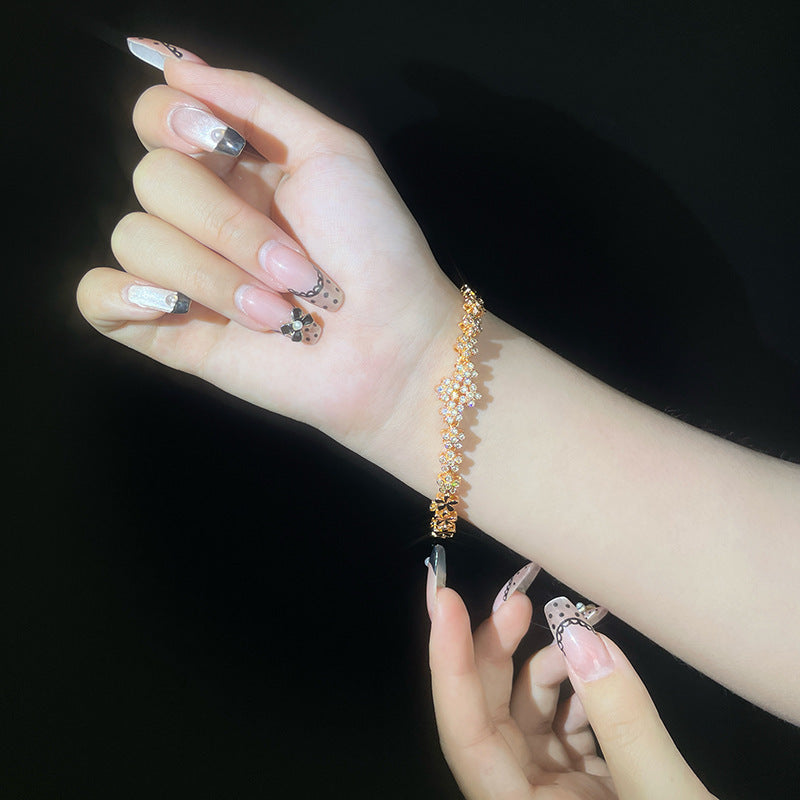 Herkkä käsityö Rannekoru