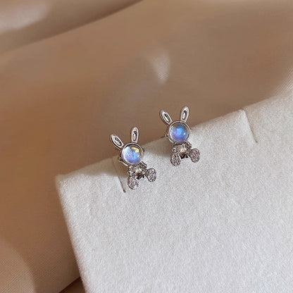 Kaunis Korvarengas ainutlaatuisella tyylillä