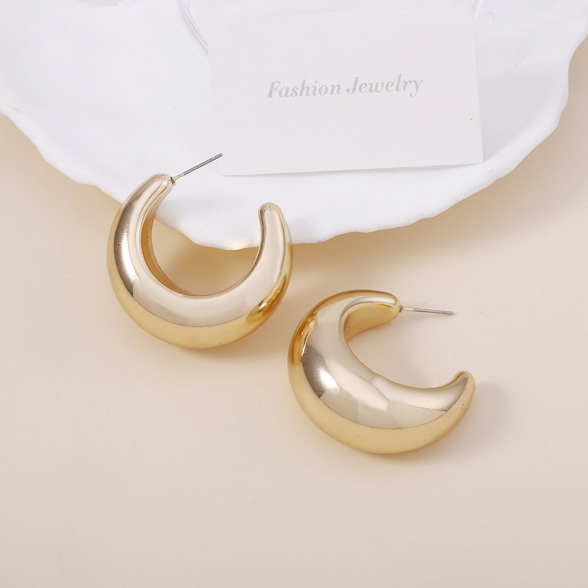 Klassinen Korvarengas ajattomalla viehätyksellä