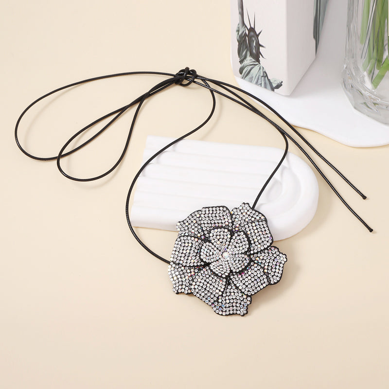 Hurmaava Kaulakoru jokaiseen tilaisuuteen