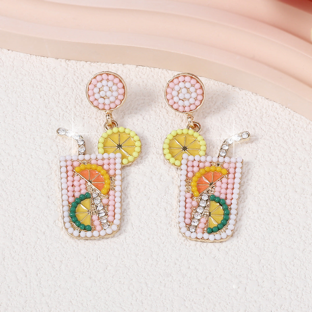 Klassinen Korvarengas ajattomalla viehätyksellä