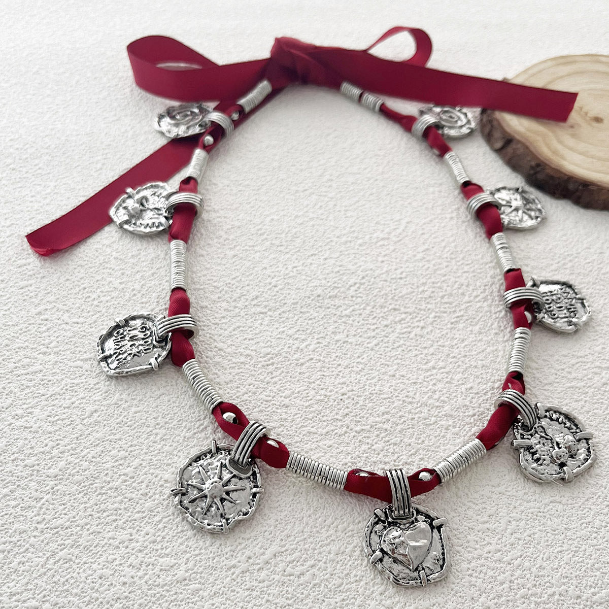 Herkkä käsityö Kaulakoru