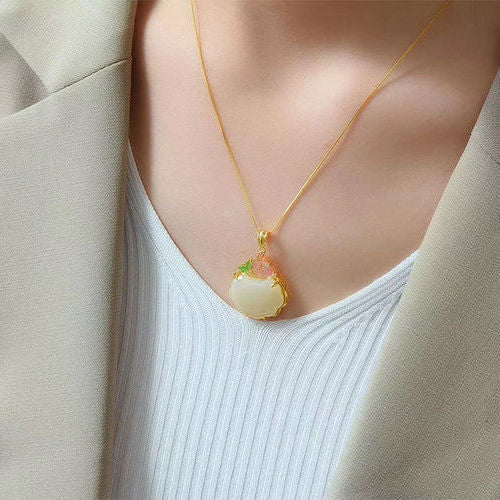 Klassinen Hopea Riipus ajattomalla viehätyksellä