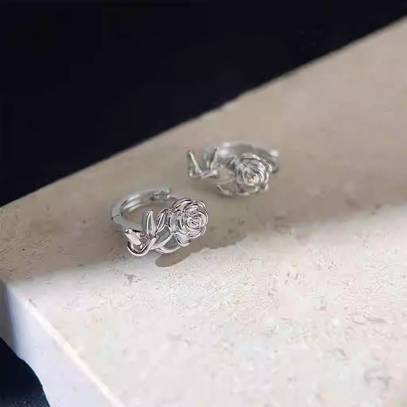 Kaunis Korvarengas ainutlaatuisella tyylillä