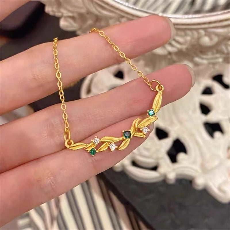 Klassinen Kaulakoru ajattomalla viehätyksellä