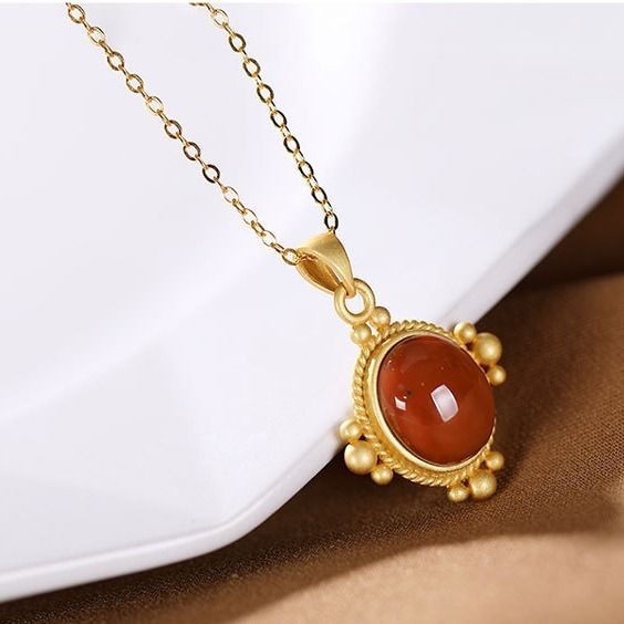 Klassinen Kulta Kaulakoru ajattomalla viehätyksellä