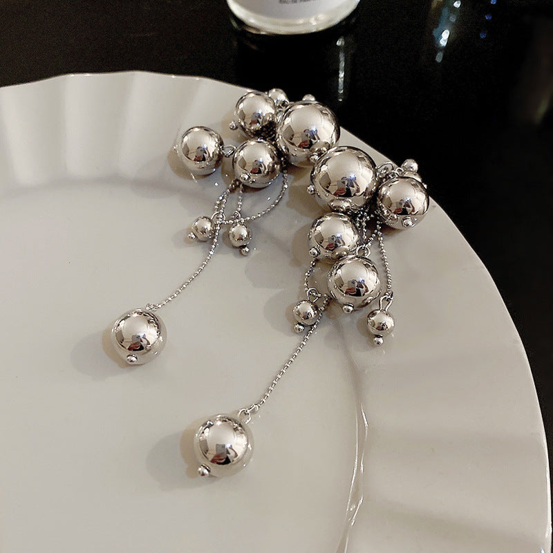 Kaunis Korvarengas ainutlaatuisella tyylillä