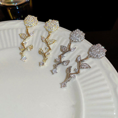 Kaunis Korvarengas ainutlaatuisella tyylillä