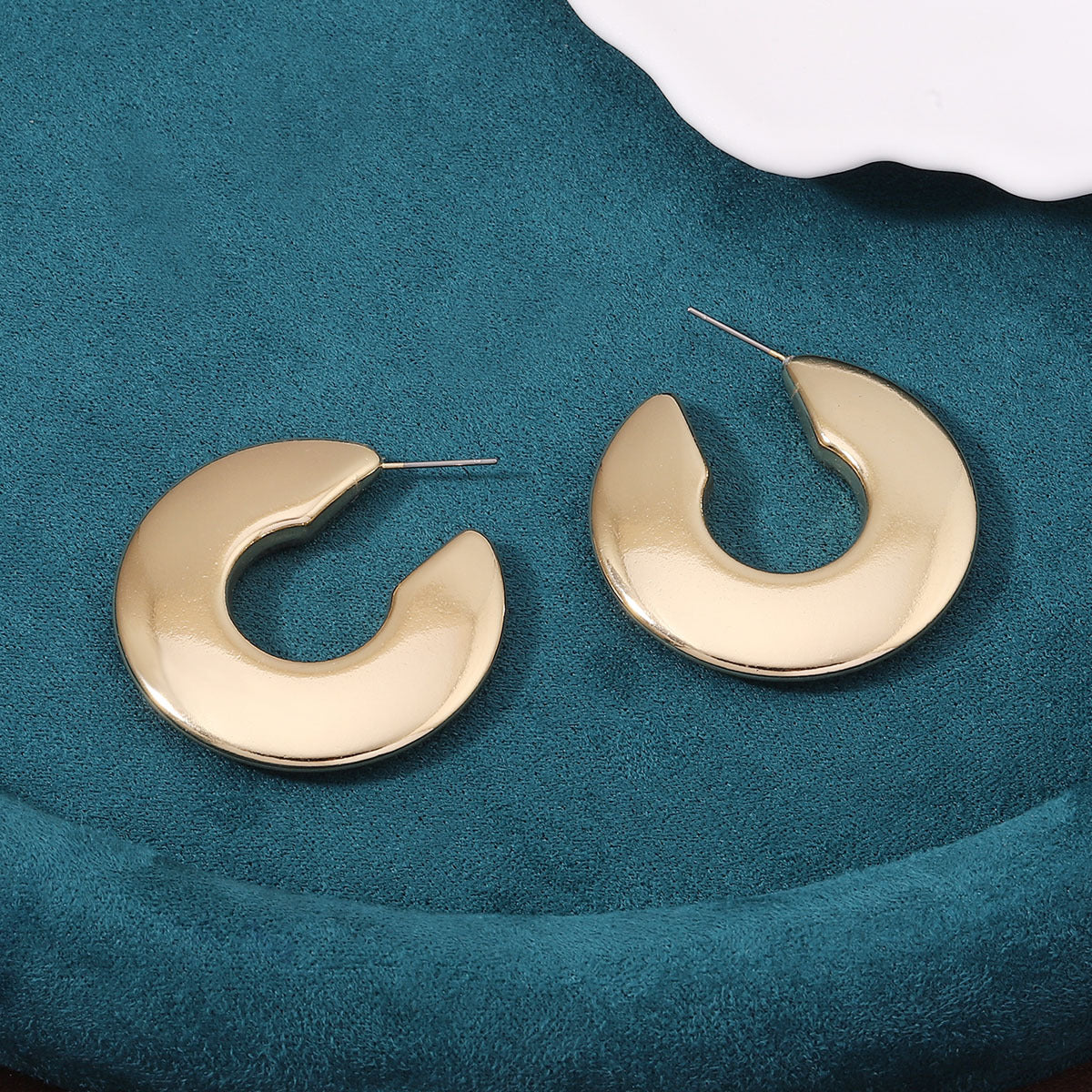 Elegantti Korvarengas jokaiseen tilaisuuteen