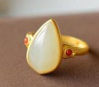 Kaunis Kulta Sormus ainutlaatuisella tyylillä