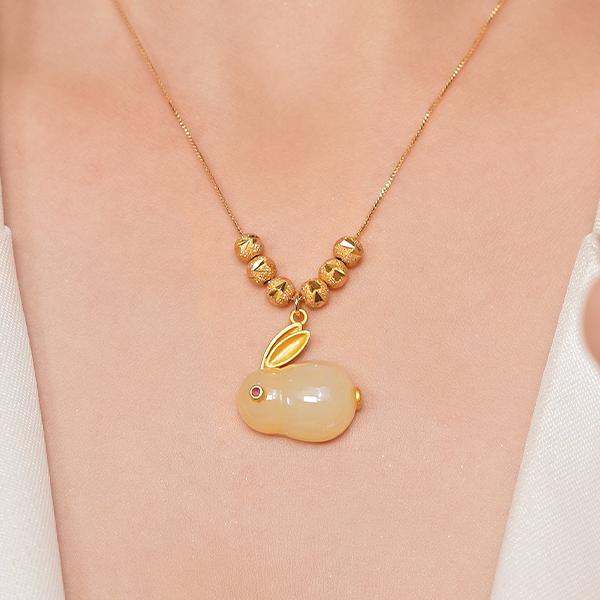 Klassinen Kaulakoru ajattomalla viehätyksellä