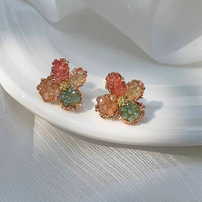 Kaunis Korvarengas ainutlaatuisella tyylillä