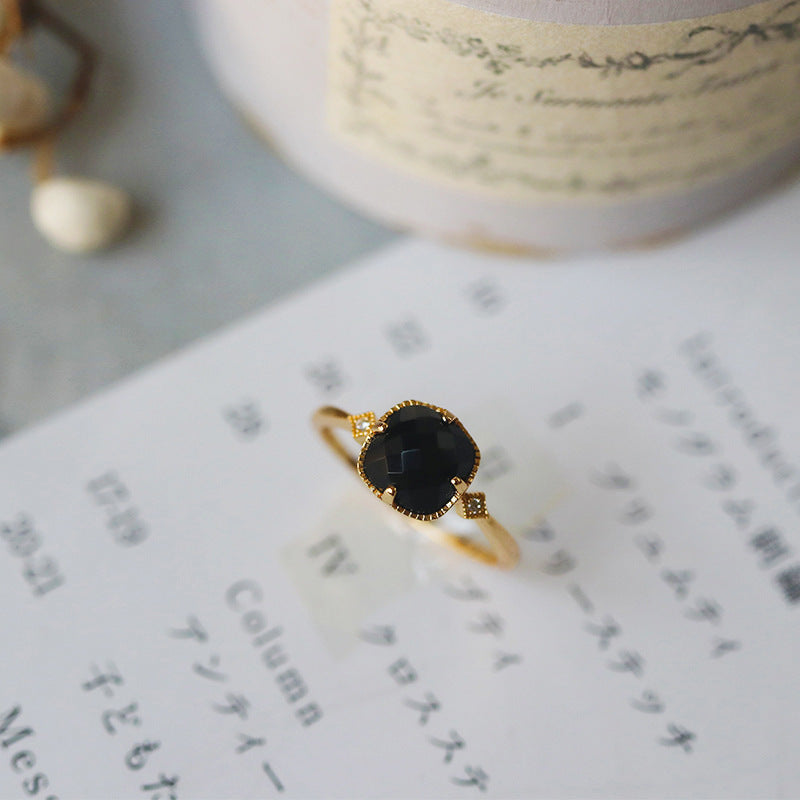 Elegantti Koru jokaiseen tilaisuuteen