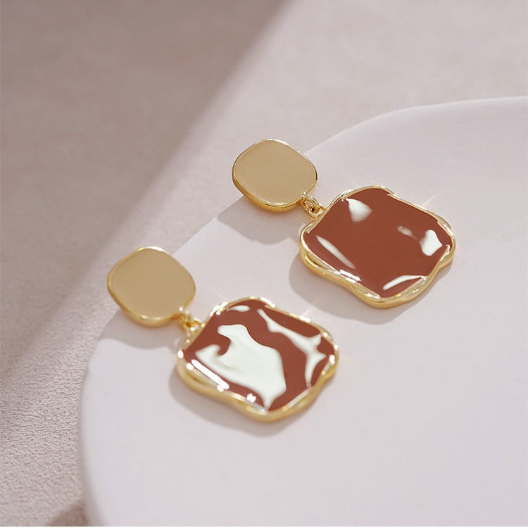 Klassinen Korvarengas ajattomalla viehätyksellä