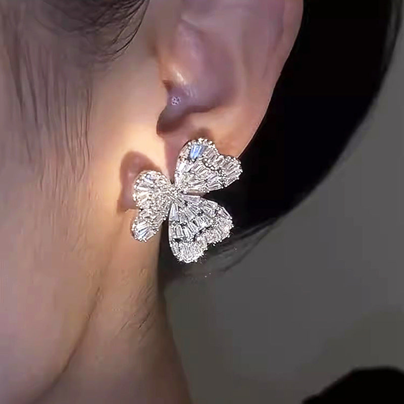 Elegantti Koru jokaiseen tilaisuuteen