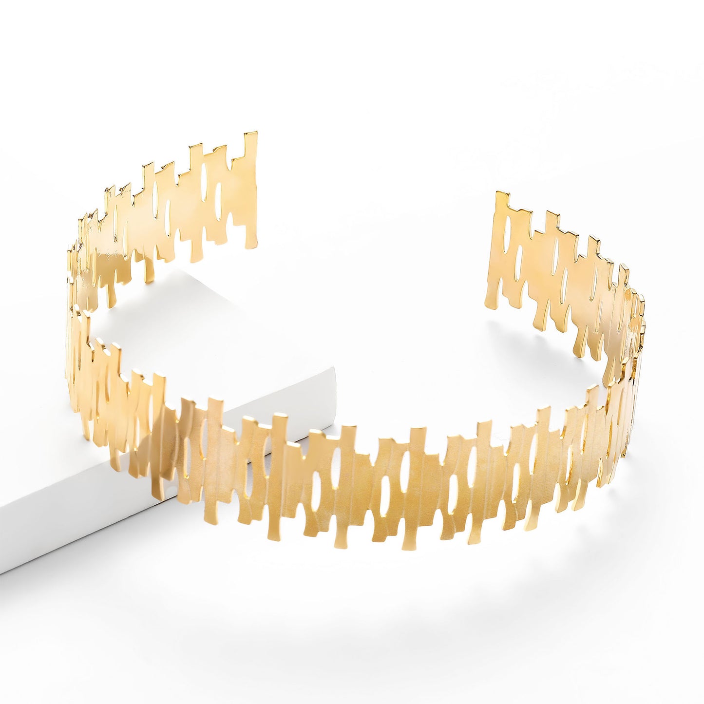 Klassinen Kaulakoru ajattomalla viehätyksellä