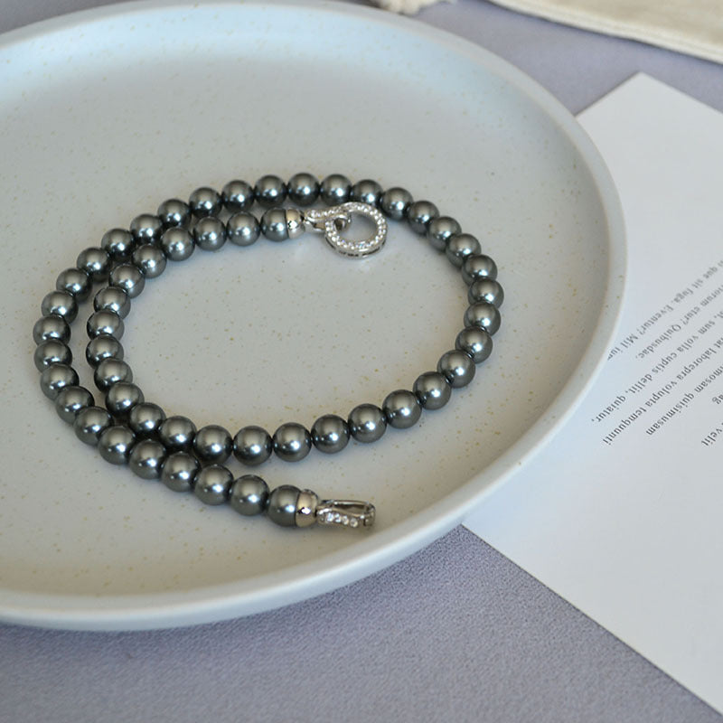 Klassinen Helmi Kaulakoru ajattomalla viehätyksellä