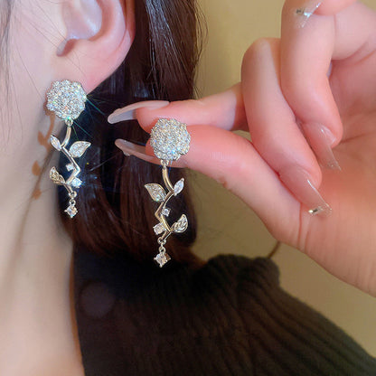 Kaunis Korvarengas ainutlaatuisella tyylillä