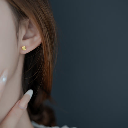 Kaunis Korvarengas ainutlaatuisella tyylillä