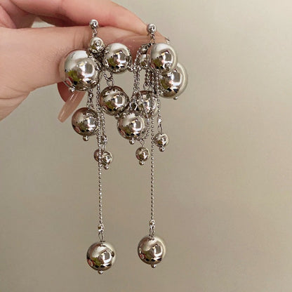 Kaunis Korvarengas ainutlaatuisella tyylillä