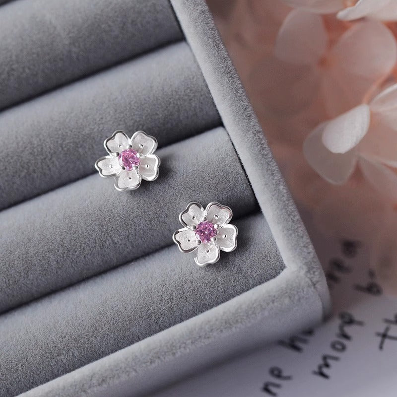 Kaunis Korvarengas ainutlaatuisella tyylillä