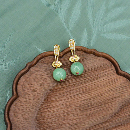 Kaunis Hopea Korvarengas ainutlaatuisella tyylillä