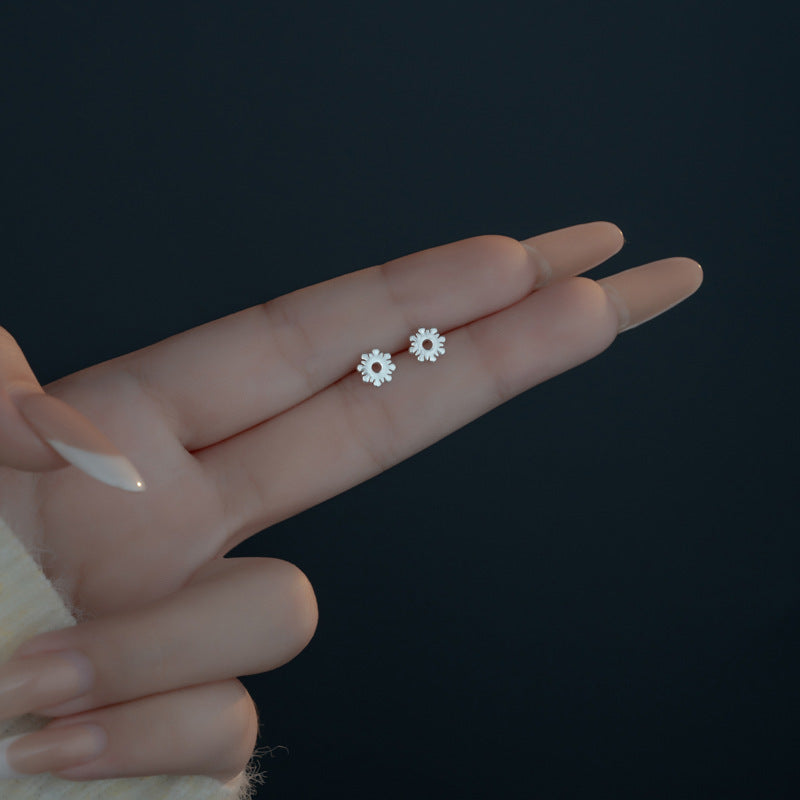 Kaunis Korvarengas ainutlaatuisella tyylillä